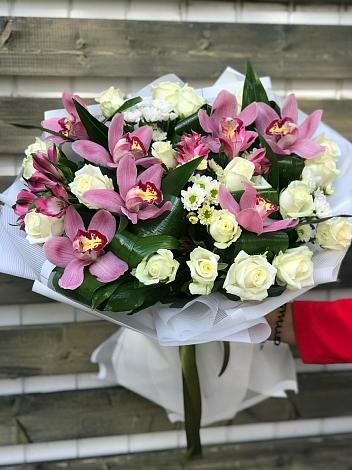 Букет цветов из: Розы и Хризантемы в Курчанской