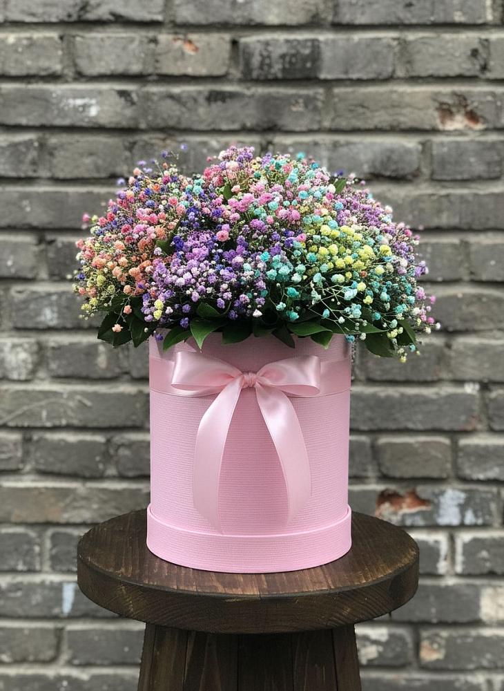 Цветочная композиция из Гипсофила и Розы в шляпной коробке в Курчанской