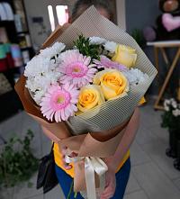 Букет цветов из:  Герберы, Розы и Хризантемы в Курчанской