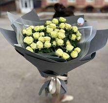 Букет Белые кустовые розы Солинеро в Курчанской