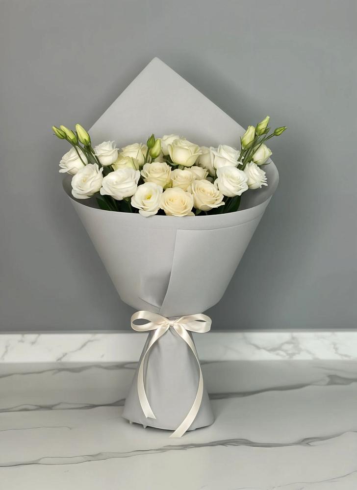 Букет цветов из: Розы и Лизиантусы в Курчанской