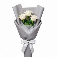 Букет 3 белые розы в Курчанской