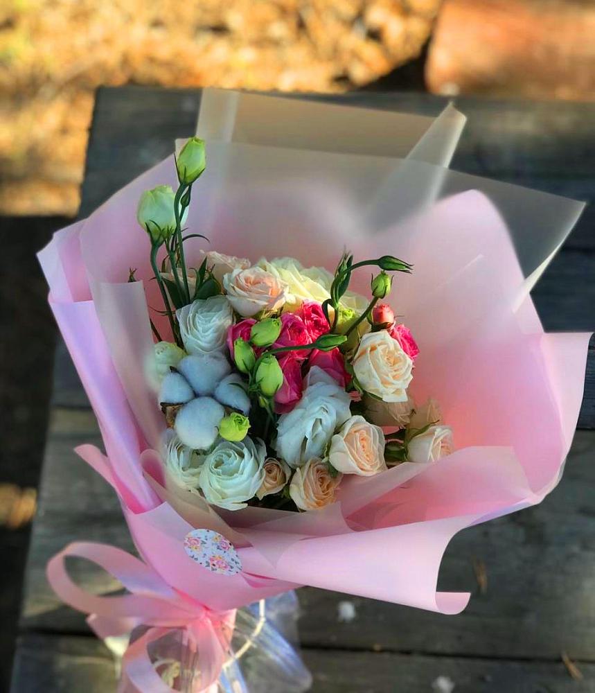 Букет цветов из: Розы и Лизиантусы в Курчанской