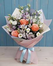 Букет цветов из:  Лизиантусы, Розы, Альстромерии и Гипсофила в Курчанской