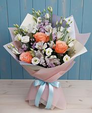 Букет цветов из:  Лизиантусы, Розы, Альстромерии и Гипсофила в Курчанской