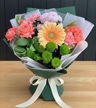 Букет цветов из:  Гвоздики, Розы, Герберы и Хризантемы в Курчанской
