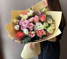 Букет цветов из:  Розы, Лизиантусы и Гвоздики в Курчанской