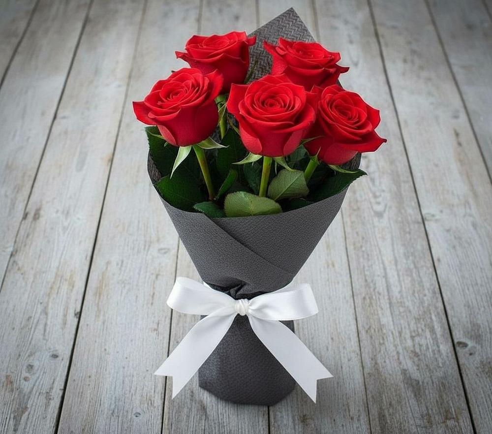 Букет 5 Красных роз Эдлесс Лав в Курчанской