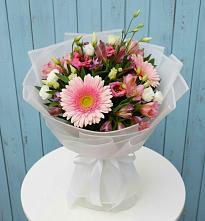 Букет цветов из:  Герберы, Альстромерии и Лизиантусы #REPLACE_PRED# Курчанской